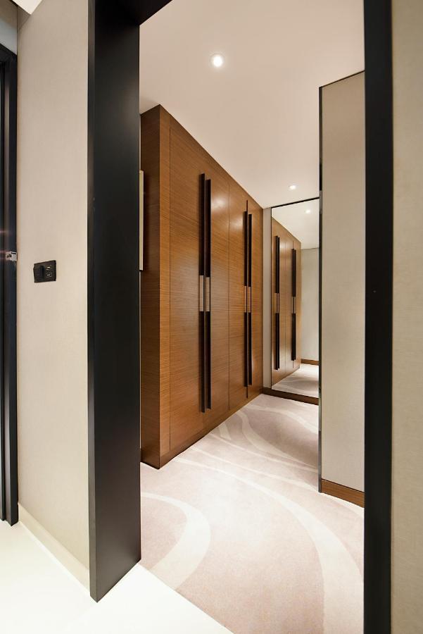 Asiana Grand Hotel Dubaj Exteriér fotografie A walk-in wardrobe