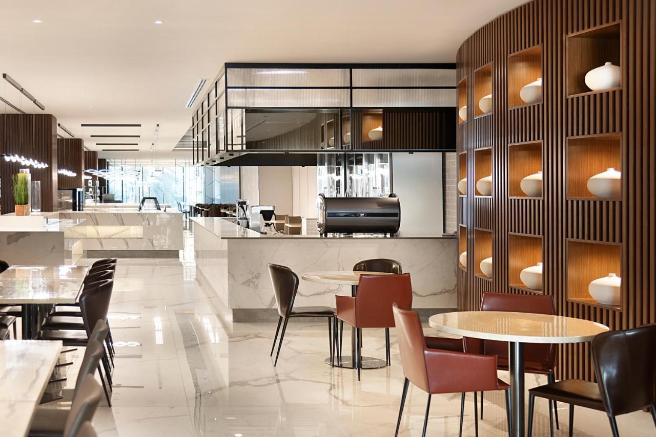 Asiana Grand Hotel Dubaj Exteriér fotografie The lounge at the airport