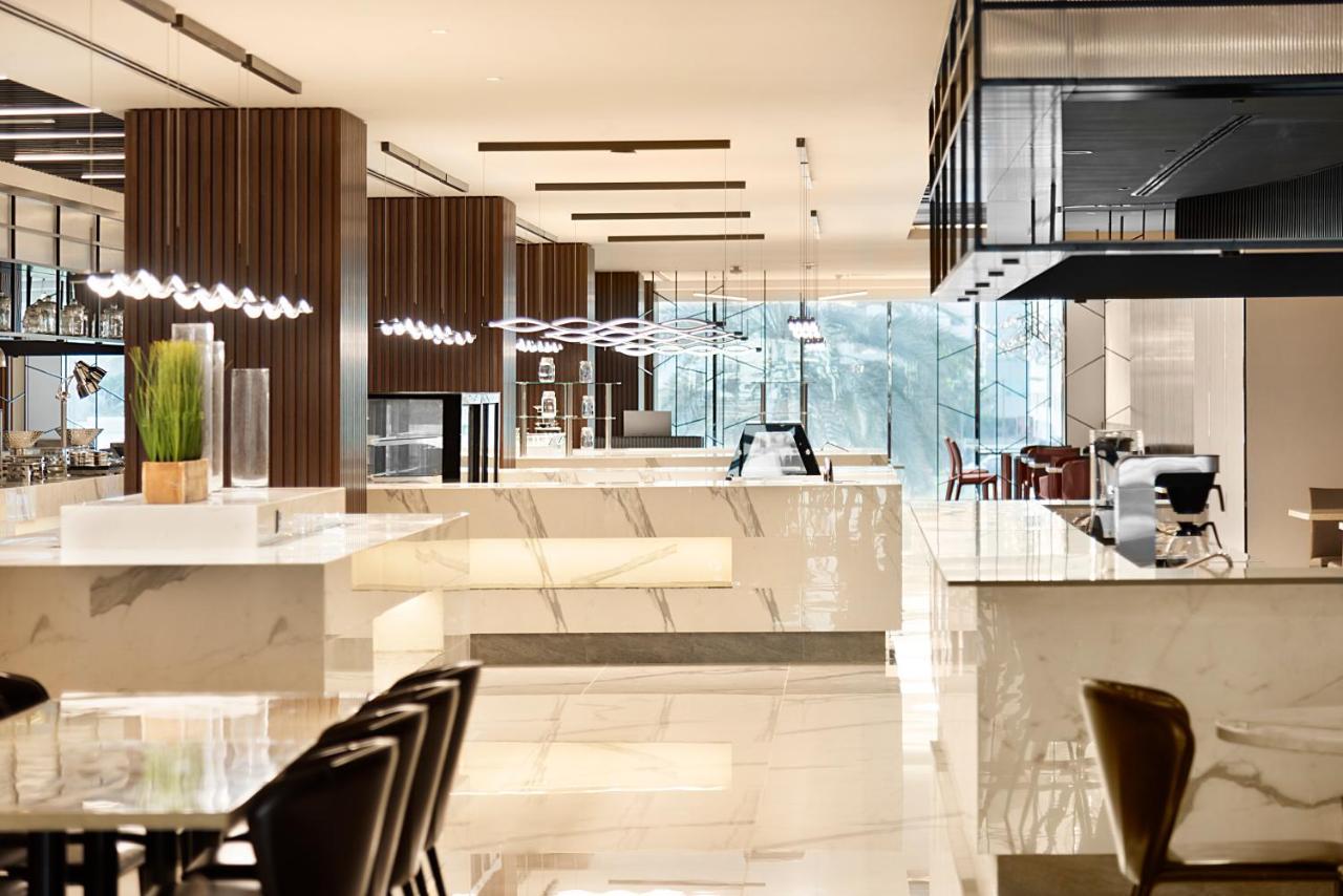 Asiana Grand Hotel Dubaj Exteriér fotografie The lounge at the airport